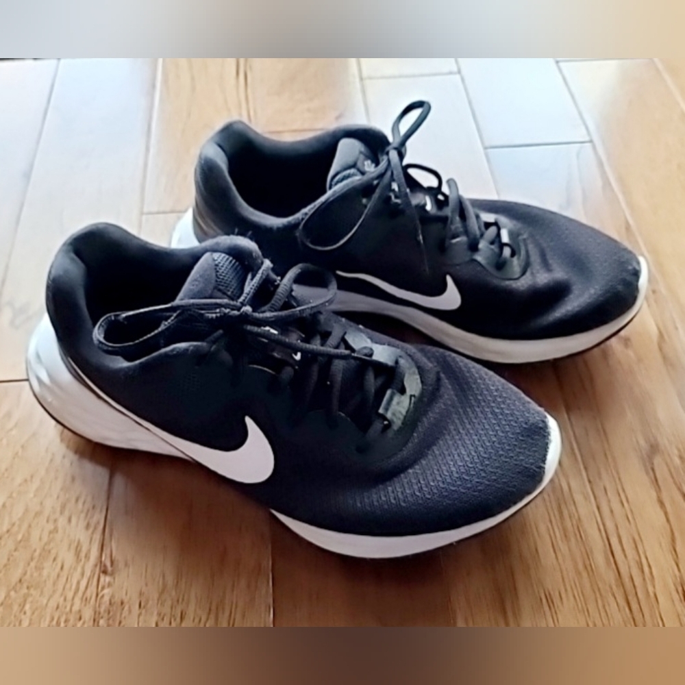 Womens Size 9 Nike Revolution 6 Running Shoes Black White Athletic Sneakers